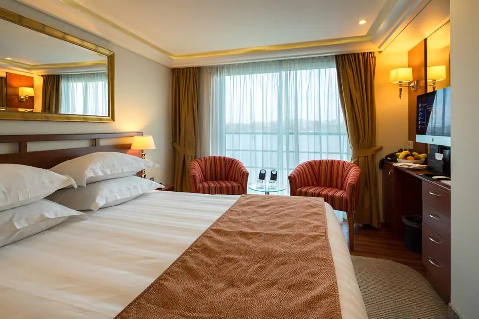 CRUCEROS FLUVIALES DE LUJO MS AMADOLCE AMADEUS WATERWAYS LUXURY RIVER CRUISES MS AMADOLCE GARONNE DORDOGNE RIVER CRUISES CRUCEROS RIO GARONA CRUCEROS RIO DORDOÑA CRUCEROS RIOS FRANCIA CRUCEROS DE LUJO BURDEOS BORDEAUX CROISIERES LUXURY CRUISES FRANCE CRUCEROS FRANCIA WINE CRUISES CRUCEROS VINO CRUCEROS ENOLOGICOS VACACIONES ENOLOGICAS BODEGA #Bodegas #Bordeaux #WineCruises #CrucerosLujo #AmaWaterways #AmadeusWaterways #Burdeos #RioGarona #RioDordoña #CrucerosFrancia #FranceCruises #FranceCroisieres #Croisieres #Bidaiak #Creuers #Viatges #Vacances #AmaDolce #Bordeaux #Burdeos #Cabin #Camarote #BalconFrances #FrenchBalcony